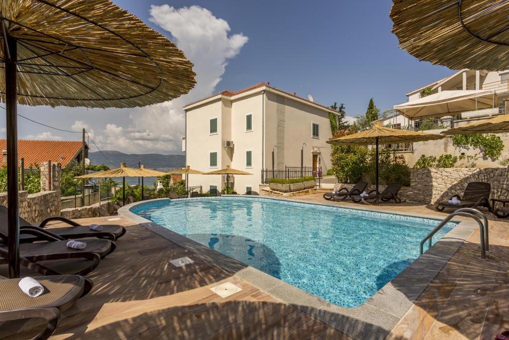 Apartment Carica Слатине Екстериор снимка